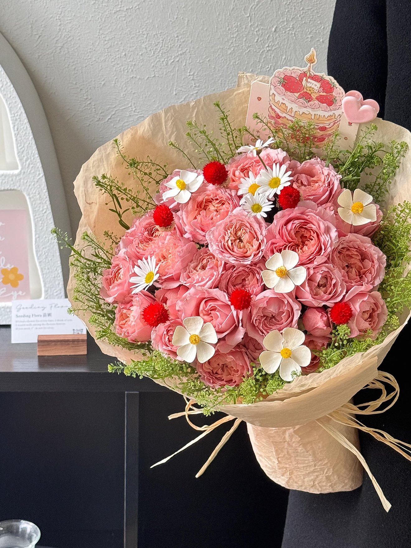 草莓蛋糕生日花束鲜花朱丽叶塔玫鲜花速递(同城)