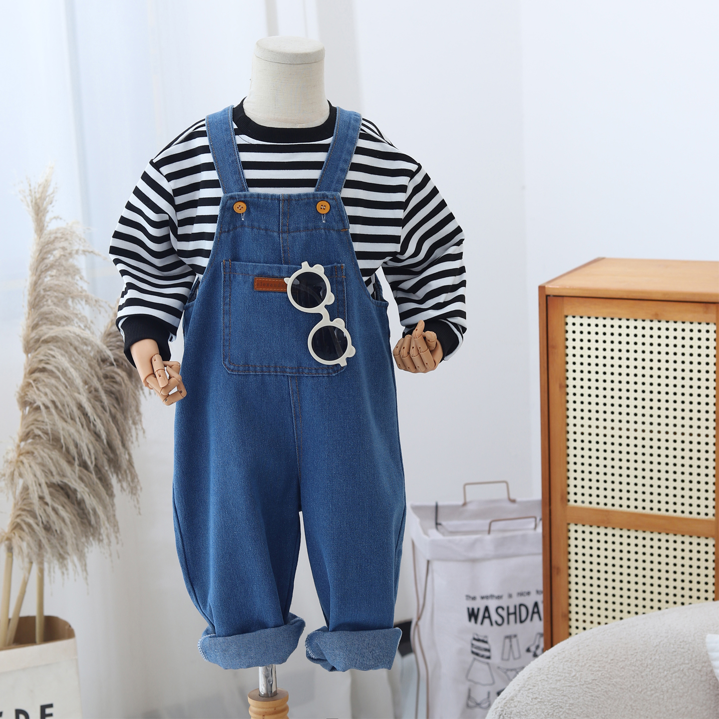 男童背带裤春秋长裤子女童幼儿园宝宝软牛仔裤宽松百搭儿童摄影潮