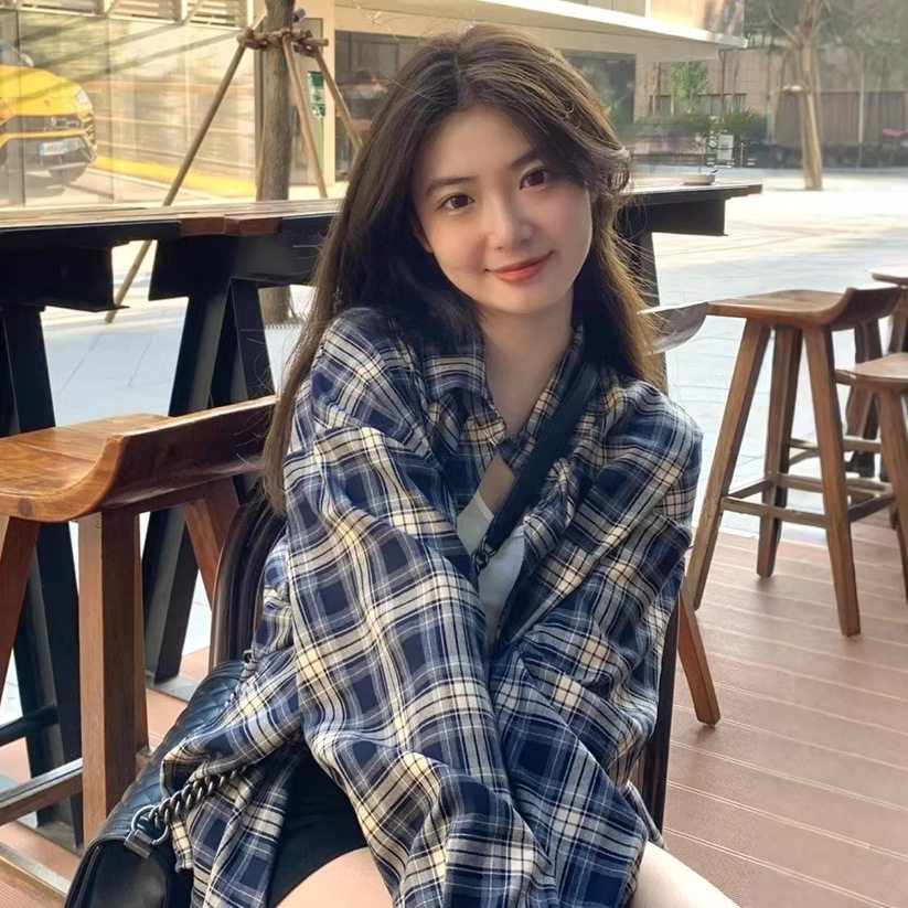 格纹港风衬衫复古冷淡风长袖防晒衬衣女款秋季开衫设计感格子外套