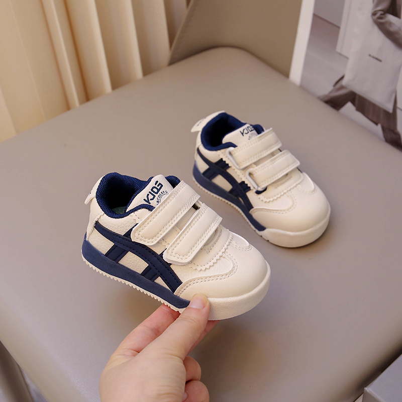 男女童透气运动鞋车缝线