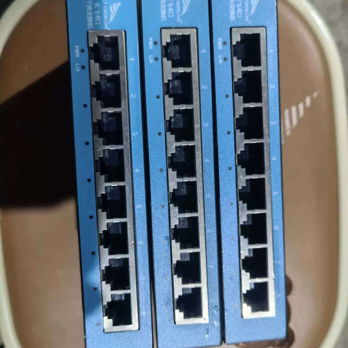 可维修8，，，9，，3，长飞口全千兆以太网交换机铁壳正品成新?