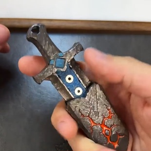 家居宝剑装饰玩具创意设计高级感有格调小众爱好者轻奢夜光剑挂件