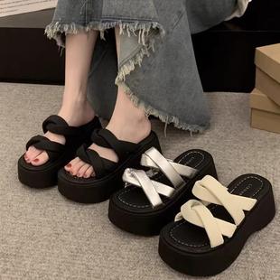 女款 2025年新款 高颜值绝美拖鞋 夏季 百搭爆款 休闲松糕厚底凉鞋