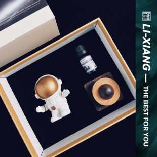 创意伴手礼宇航员造型摆件搭配胡桃木扩香星球香薰精油