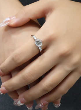 黑色轻奢镶钻山茶花朵戒指甜酷风