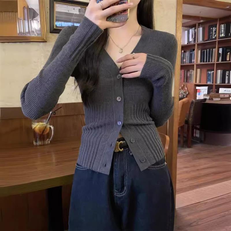 法式气质修身V领长袖内搭女春秋显瘦收腰针织开衫高级感打底毛衣