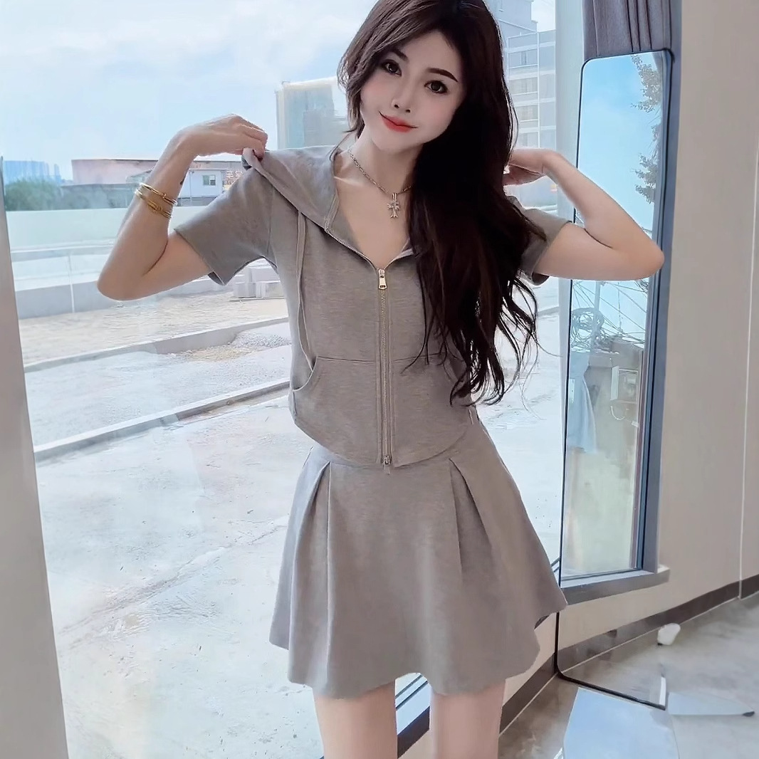 小个子穿搭一整套运动休闲套装裙裤夏季新款2025俏皮活泼两件套女