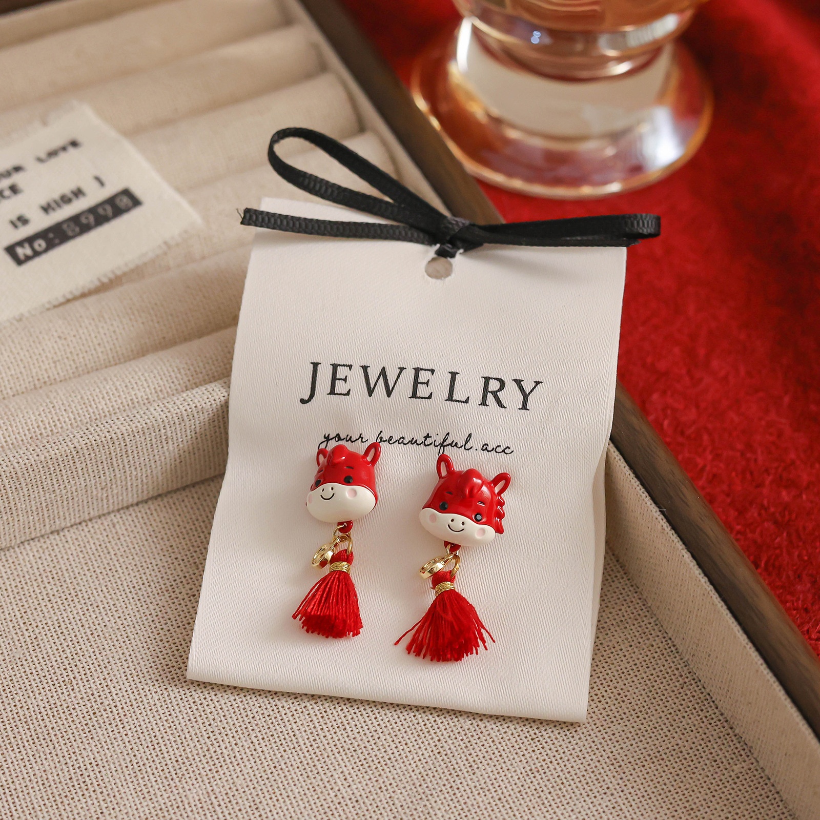 2026新年红色马年本命年耳环高级感植绒流苏喜庆时尚过年戴的耳钉