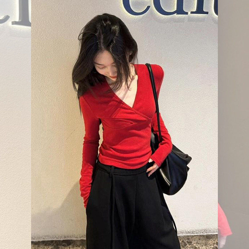 轻熟飒爽~红色交叉V领长袖T恤女秋冬氛围感修身上衣新年内搭打底,女装/女士精品,大码内搭,淘宝优惠券,粉丝福利购,淘宝优惠卷