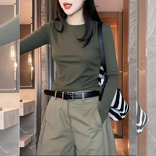绿色风格~辣妹风正肩纯色橄榄绿上衣女2026新款气质减龄长袖T恤