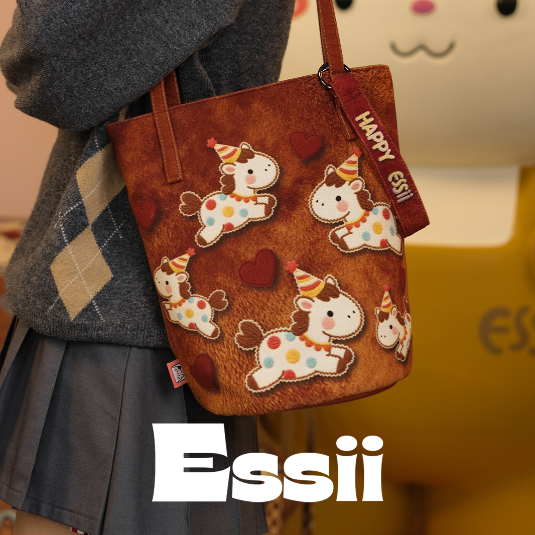 完美款款快乐小马秋冬棕色爱心少女感单肩可斜挎加长水桶帆布包包