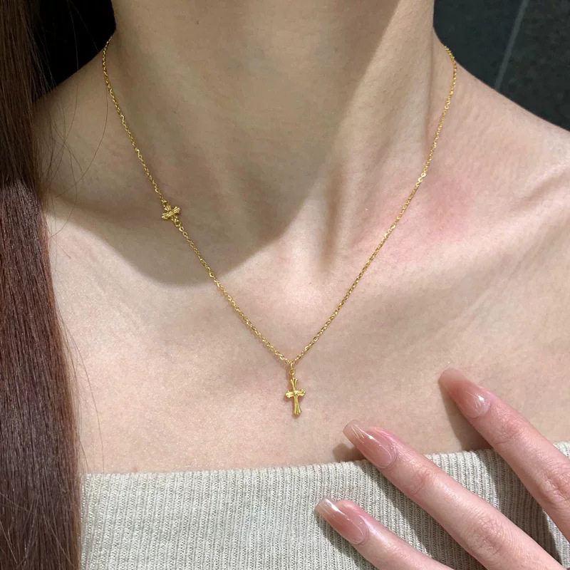金色十字架吊坠项链女简约时尚百搭设计锁骨链轻奢小众高级感配饰
