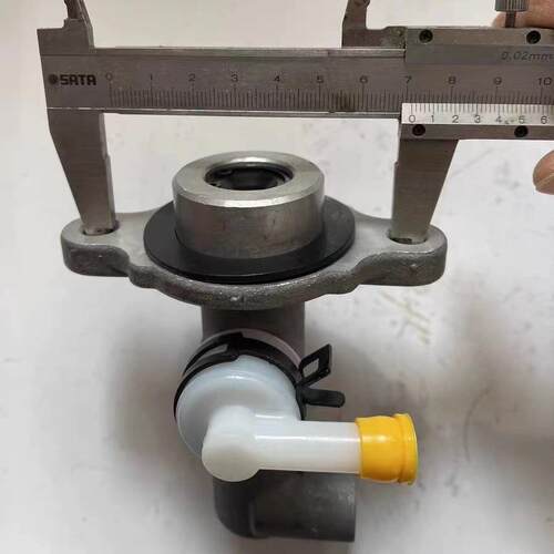 适用于凯马锐航X1 锐航X3离合器总泵