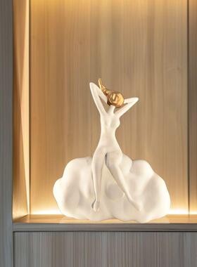 现代轻奢风人物摆件客厅电视柜玄关家居软装饰品样板房摆设搭配