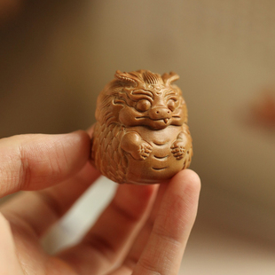 濮暹老山檀香龙宝宝手把件木雕小摆件随身文玩实木生肖龙生日礼物