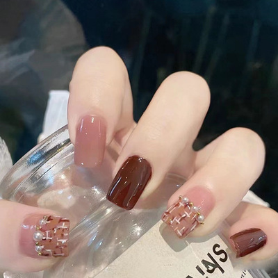 小香风简约显白秋冬款假指甲尼格珍珠奶咖色穿戴甲美甲片