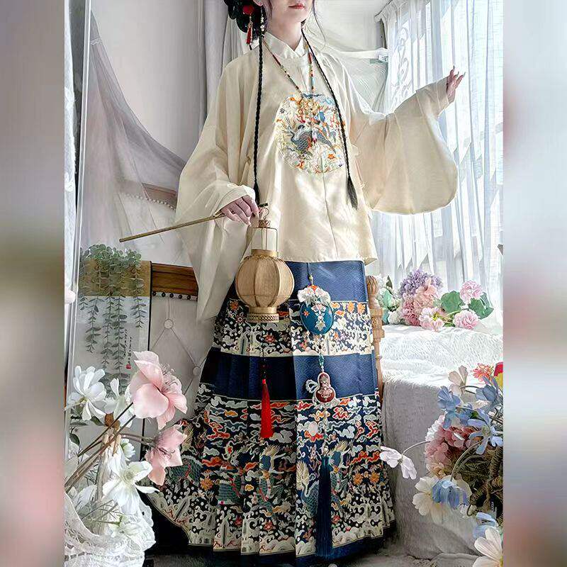 【麒麟】正品汉服女婚服明制圆领大襟绣花琵琶袖短袄马面秋冬套装
