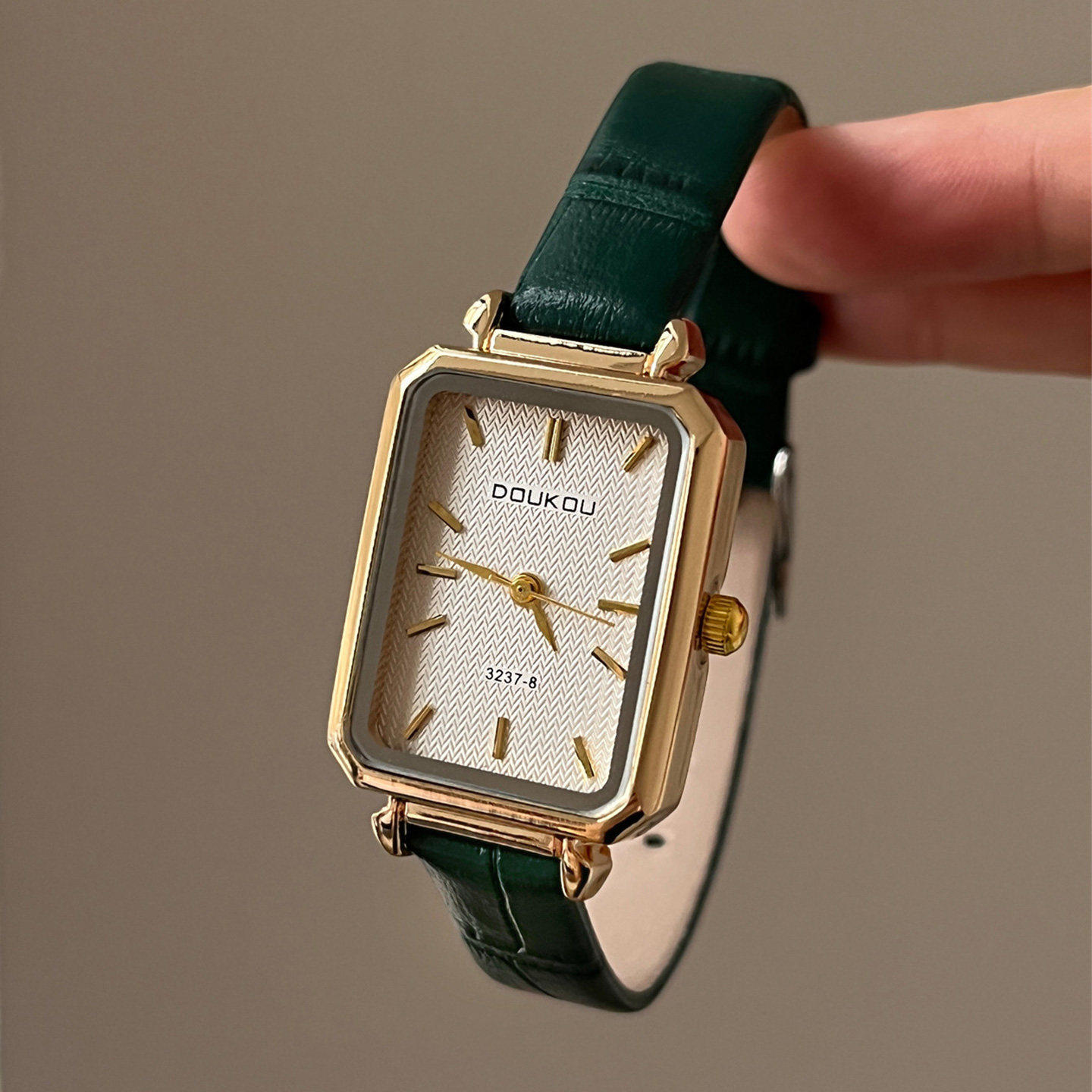 覆古方形小绿表手表女款轻奢小众2026正流行新款上班族学节日礼品