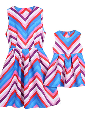 Vestido de verano sin mangas con rayas onduladas para madre