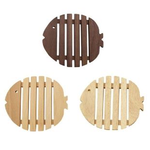 896A Wood Coaster Hollow Fish Shape Heat Insulation