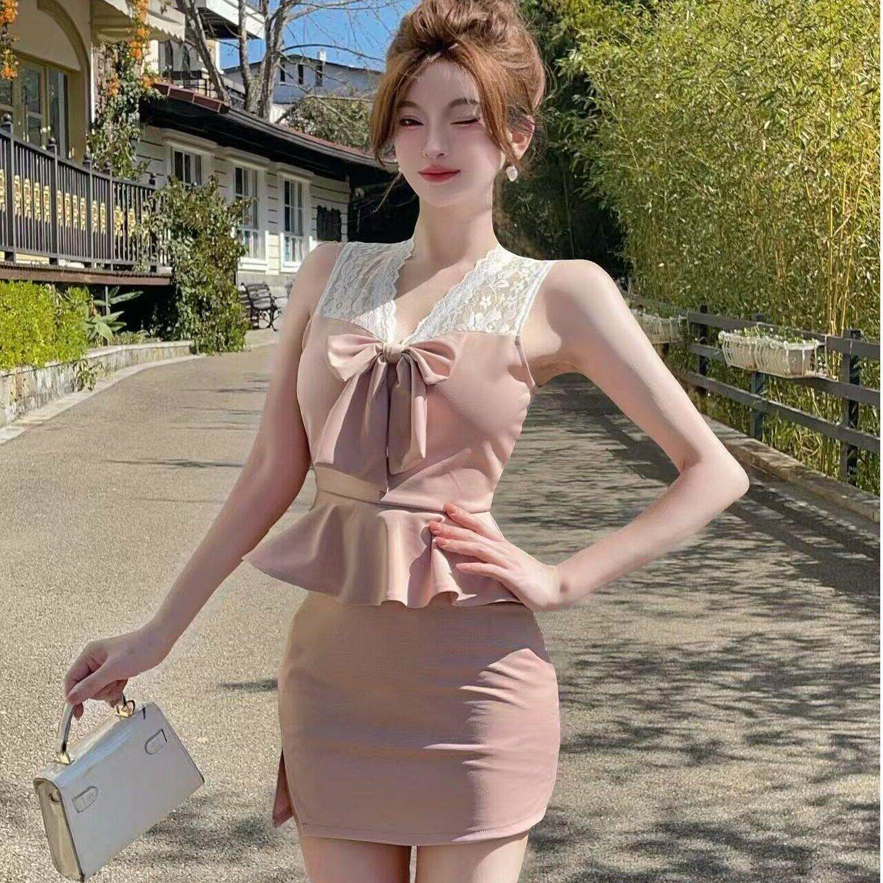 夏季新款韩版时尚蕾丝拼接性感无袖短款包臀连衣裙女上班通勤穿搭