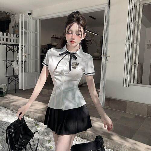 2026夏季新款学院风短袖衬衫女制服英伦风修身减龄工作服上衣潮