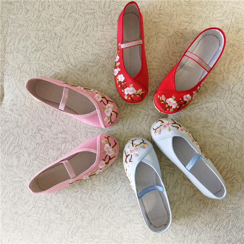 采购产品女式绣花鞋，平底汉服旗袍布鞋，覆古民族服装，古式女鞋