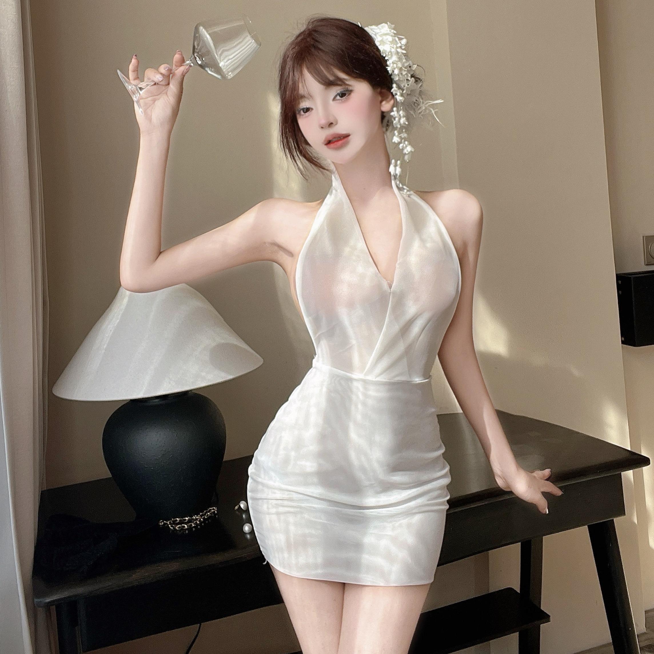 控性感透明网纱挂脖包臀深V低胸连衣裙子2025年新款别致气质显瘦