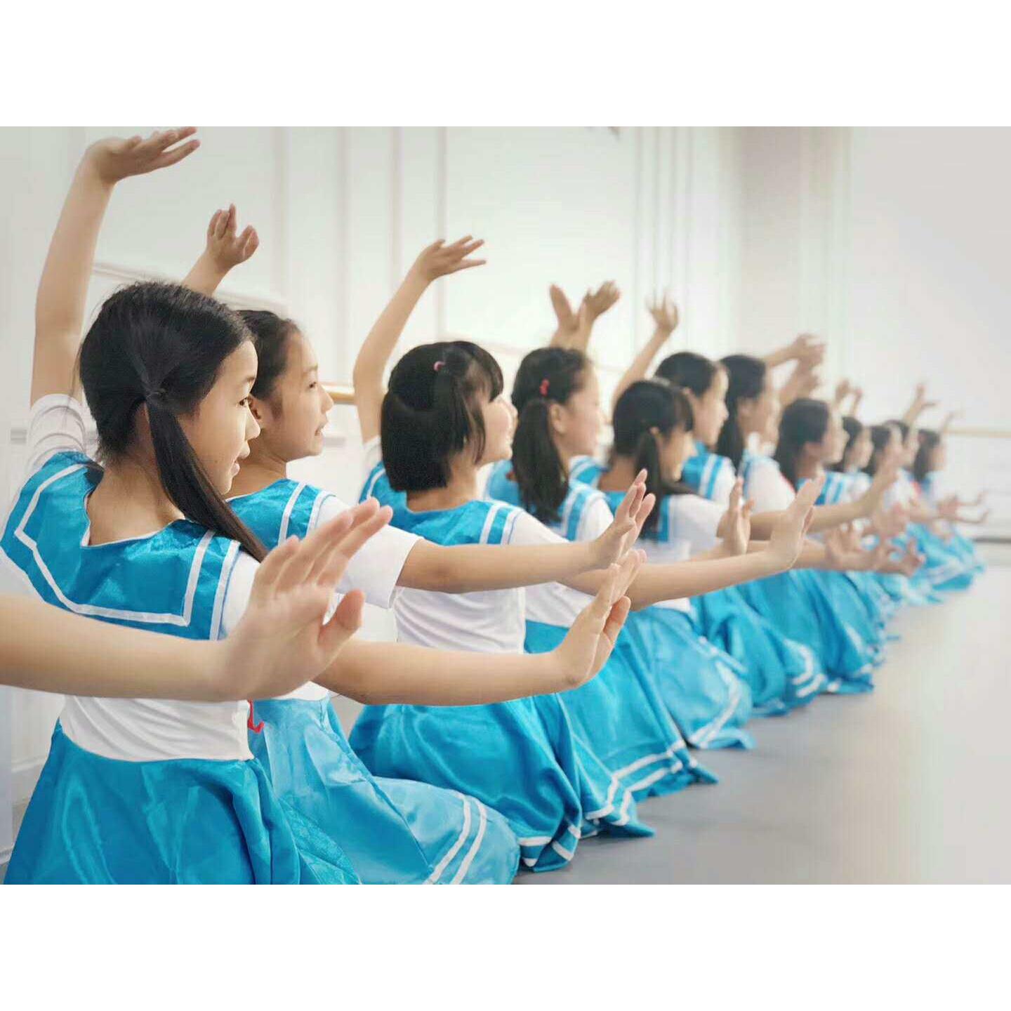 我是红领巾表演舞蹈服装中小学生儿童祖国合唱服少先队员演出服装