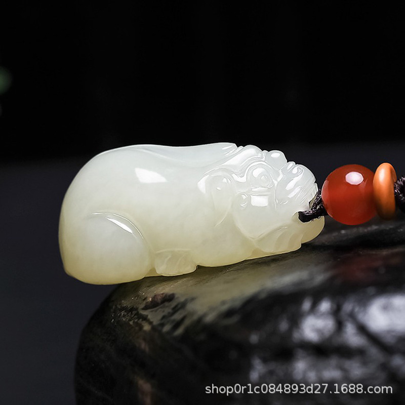 天然和田玉立体貔貅吊坠