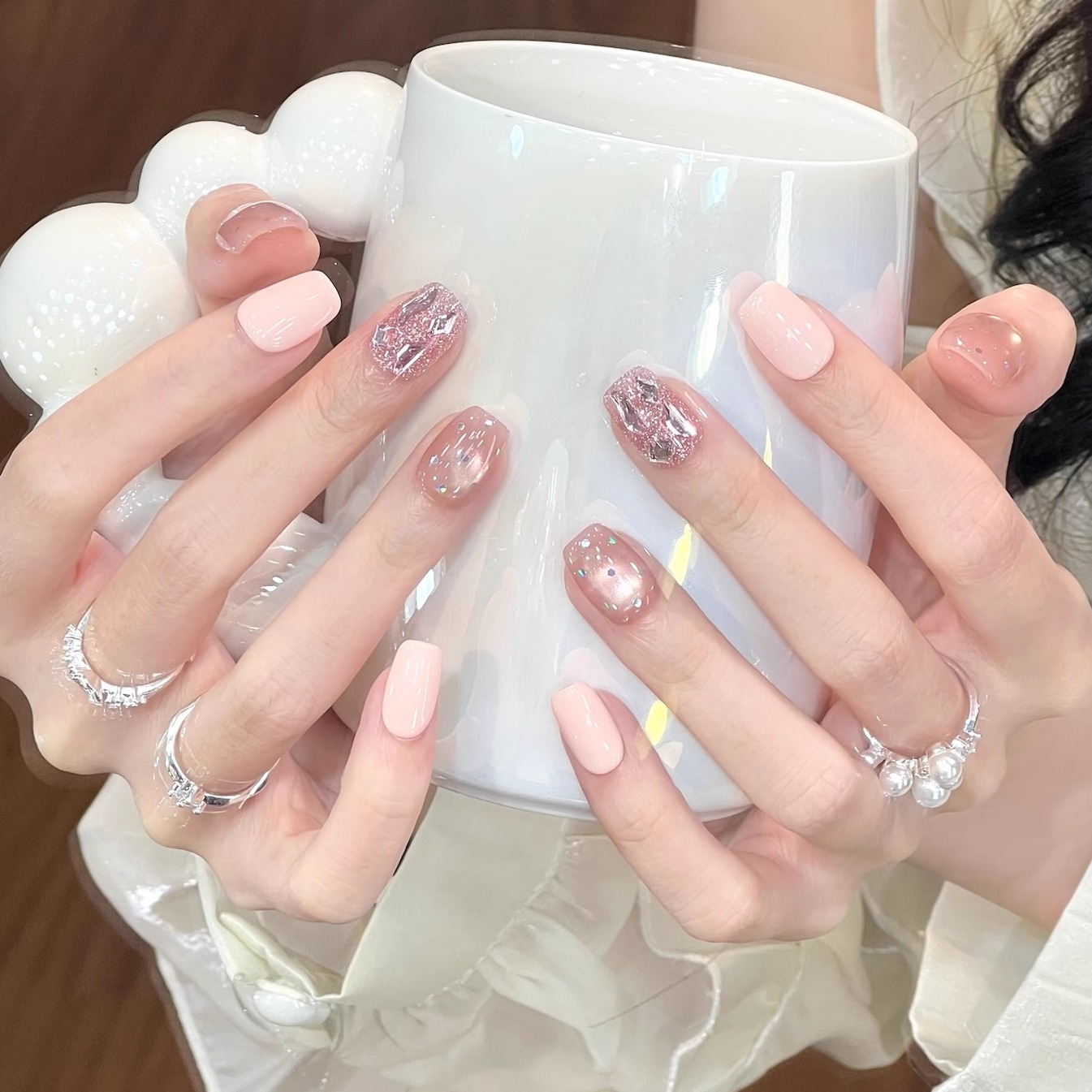 艺人简约可爱猫眼纯手工美甲穿戴甲短款粉色闪钻甲2025新款高级感