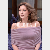 粉水晶 MELINDA 韩国进口细闪银丝一字肩荡领抽褶收腰上衣