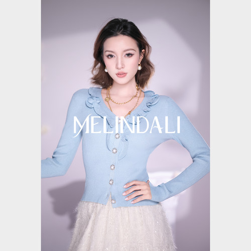 MELINDA LI【手作蓝玫瑰】手工玫瑰褶荷叶边V领长袖闪丝针织开衫