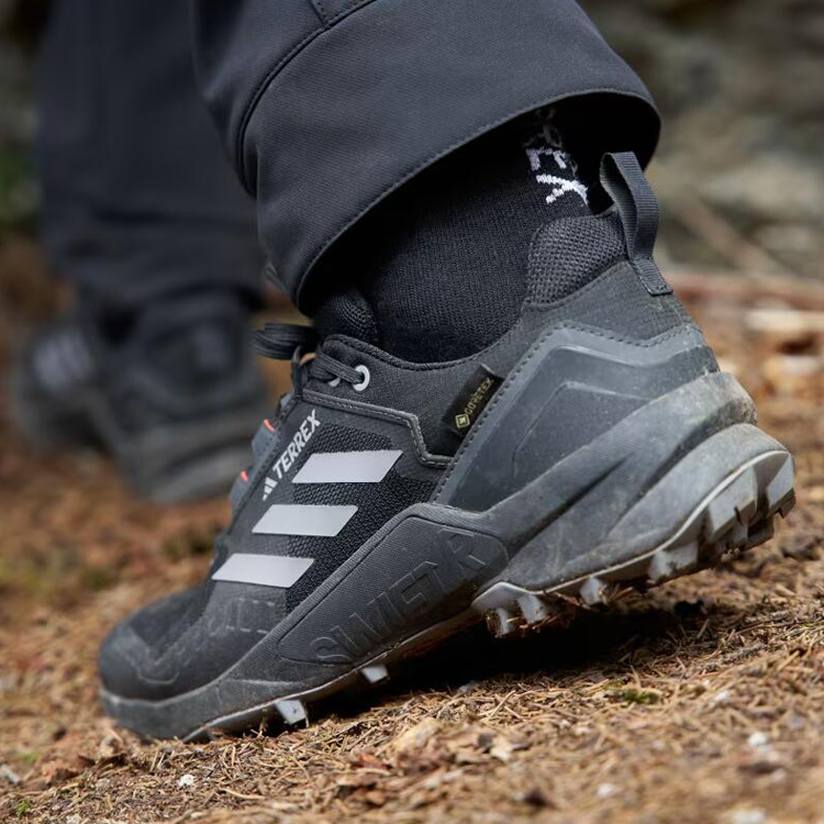 ADIDAS TERREX SWIFT R3 GORE-TEX HIKING防水轻便登山鞋HR1310-封面