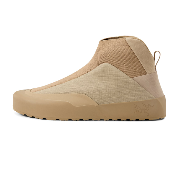 始祖鸟轻便耐用保暖登山鞋