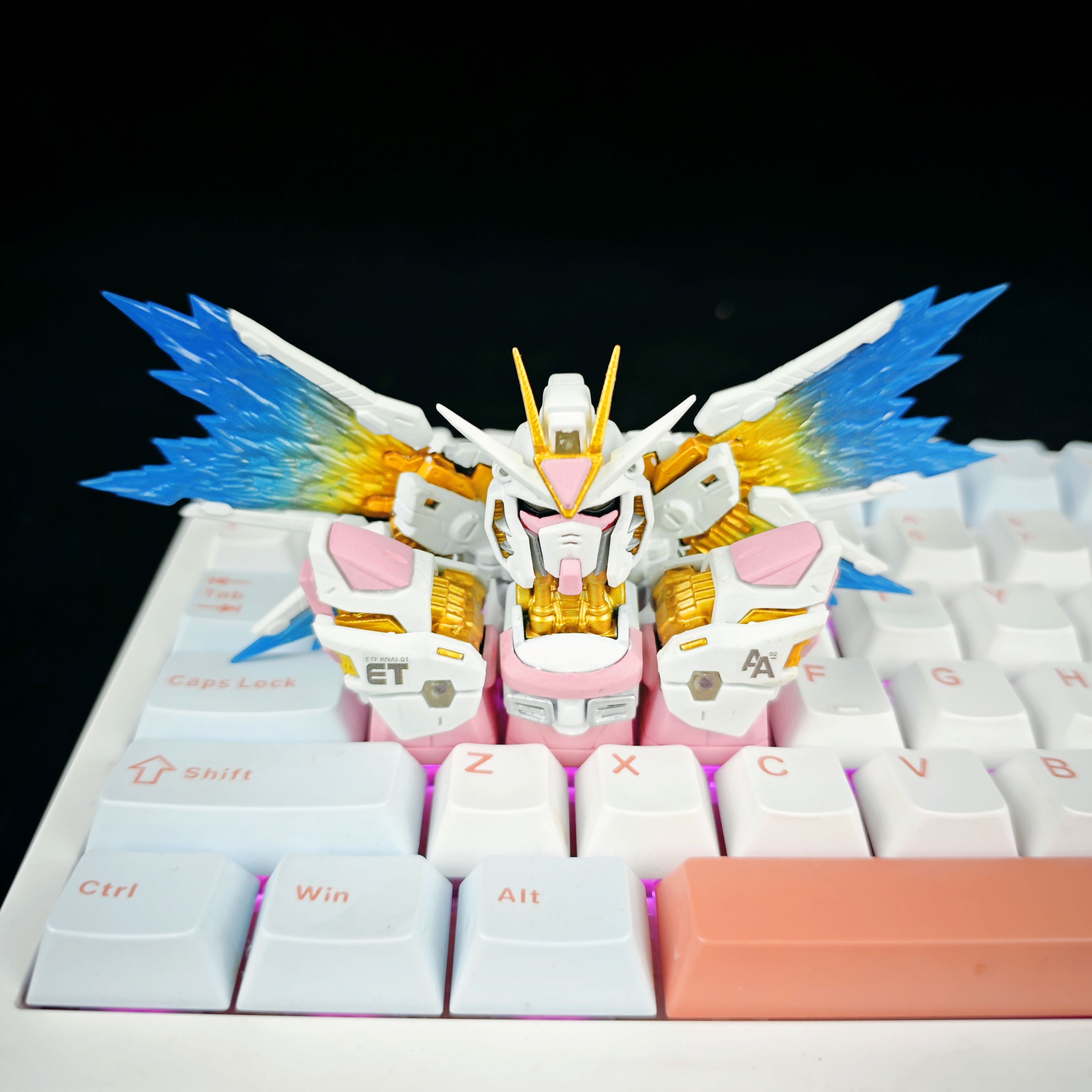 强袭自由粉键帽高达键帽机械键盘个性定制键Esc客制化ttc创意rog