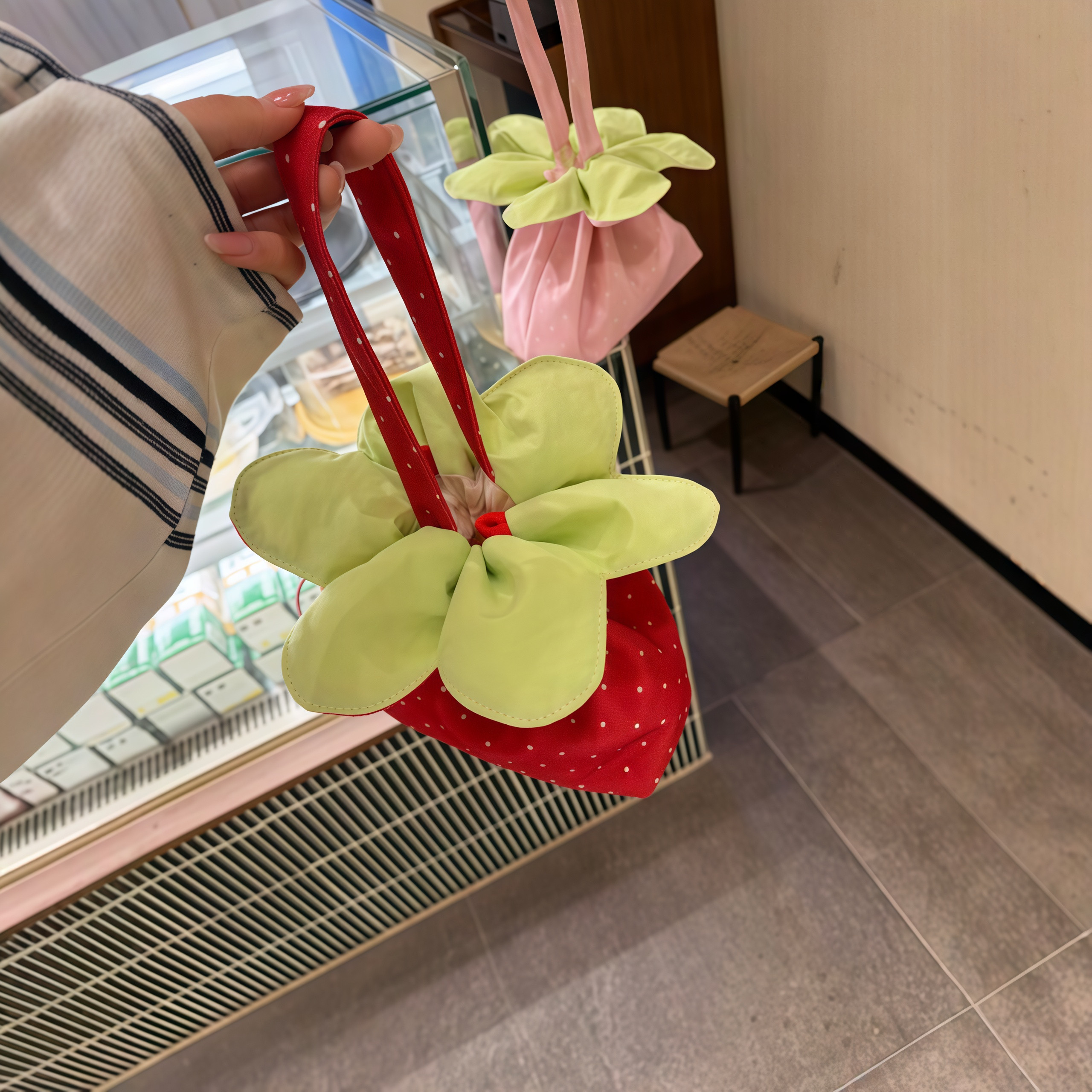 红色草莓波点花朵包女夏季百搭上班杂物手拎小包双用单肩包收纳包