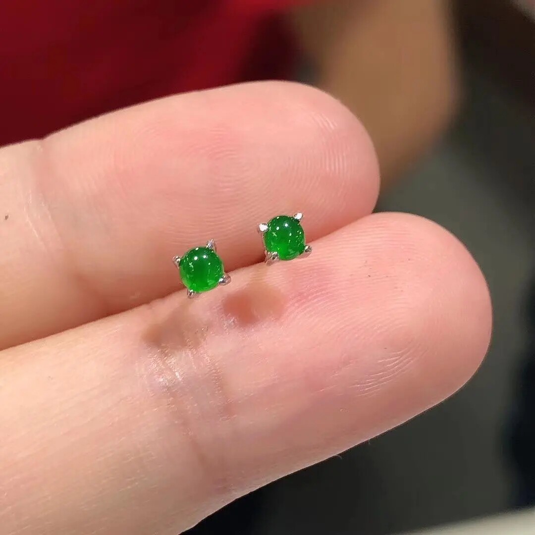 帕诗韵【小绿豆】天然冰种小阳绿蛋面玉髓耳钉镶嵌925银精致小巧