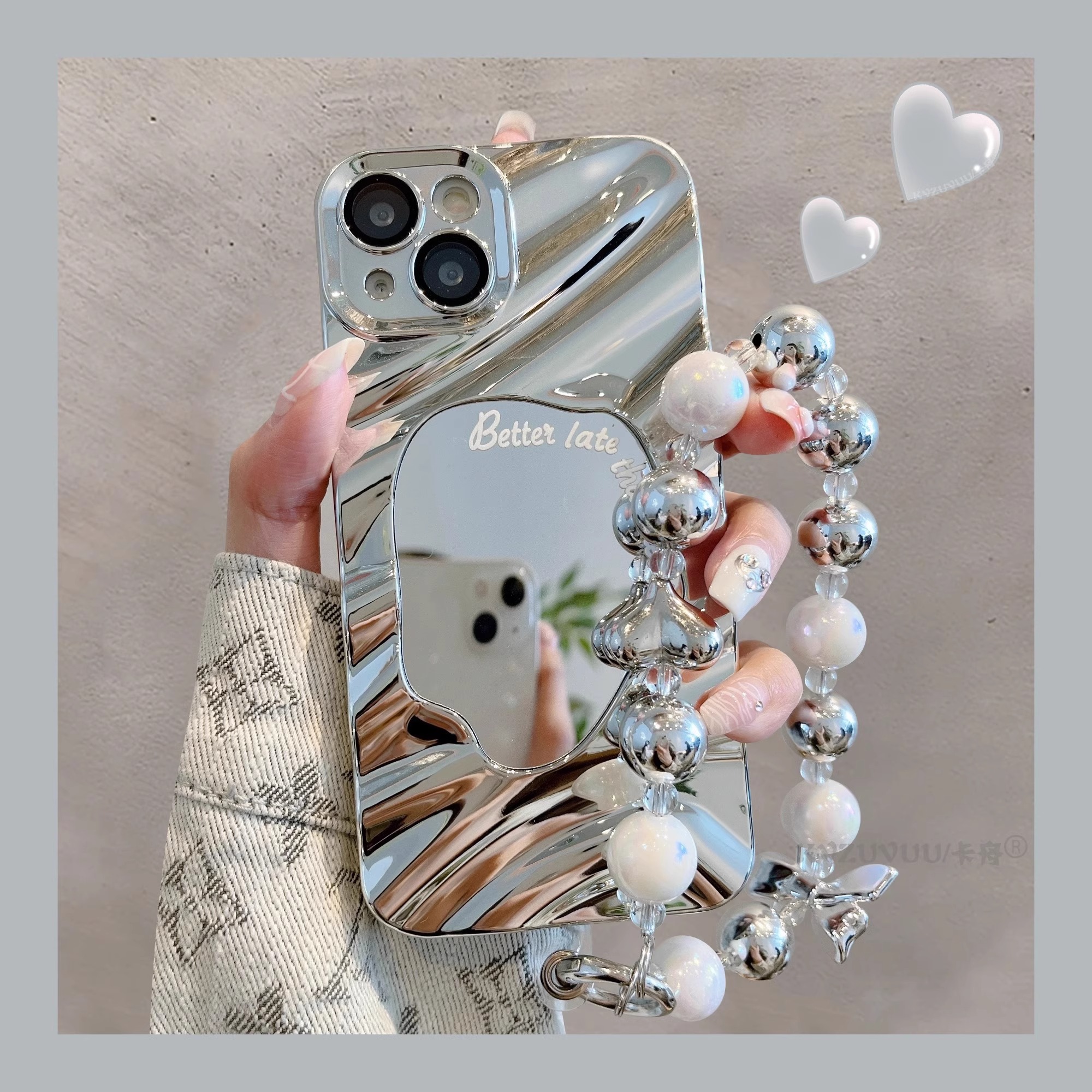 高级感水波纹电镀银镜面手链适用苹果16promax手机壳iphone15/14补妆镜12新款13pro全包防摔11腕带8plus软7女