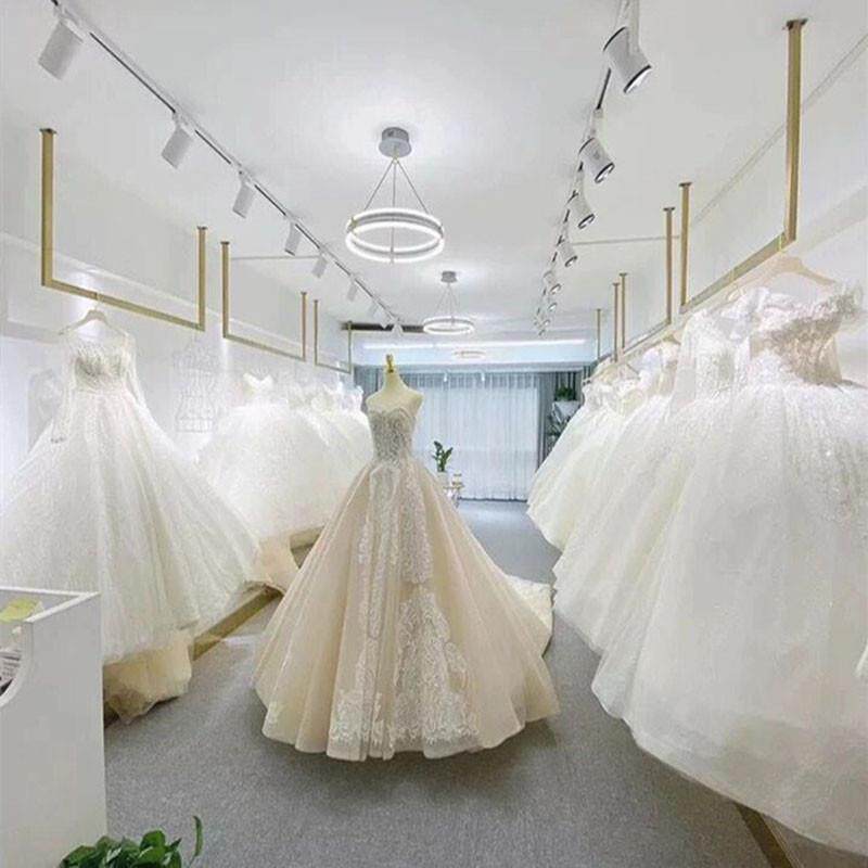 婚纱架子高档服装上墙定制吊挂专用金色壁挂式影楼礼服货架展示架