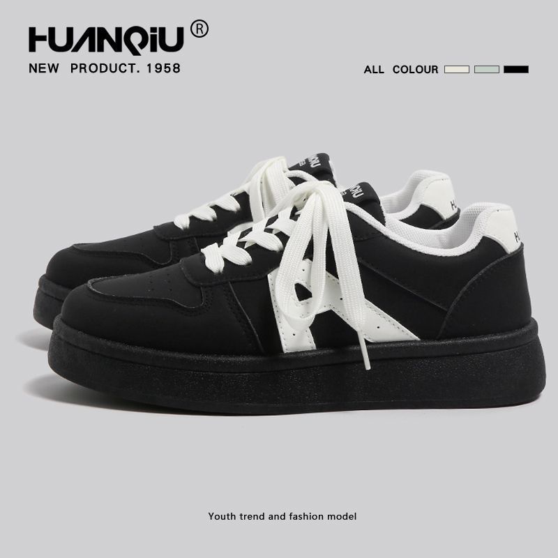 环球女超火板鞋2025新款秋冬厚底小黑鞋百搭时尚不累脚休闲运动鞋