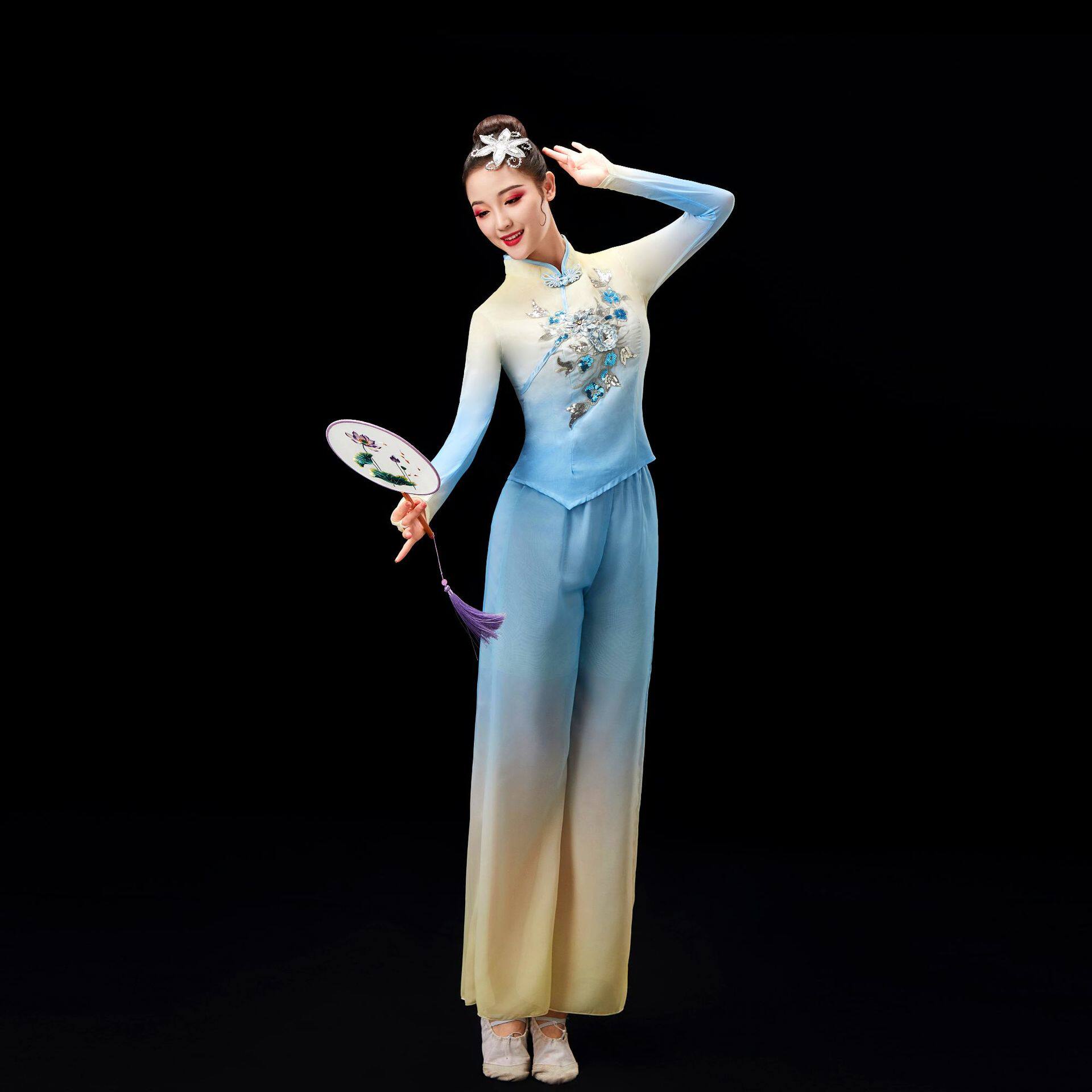 古典舞演出服女飘逸中国风秧歌服扇子舞新款套装民族现代舞蹈服装