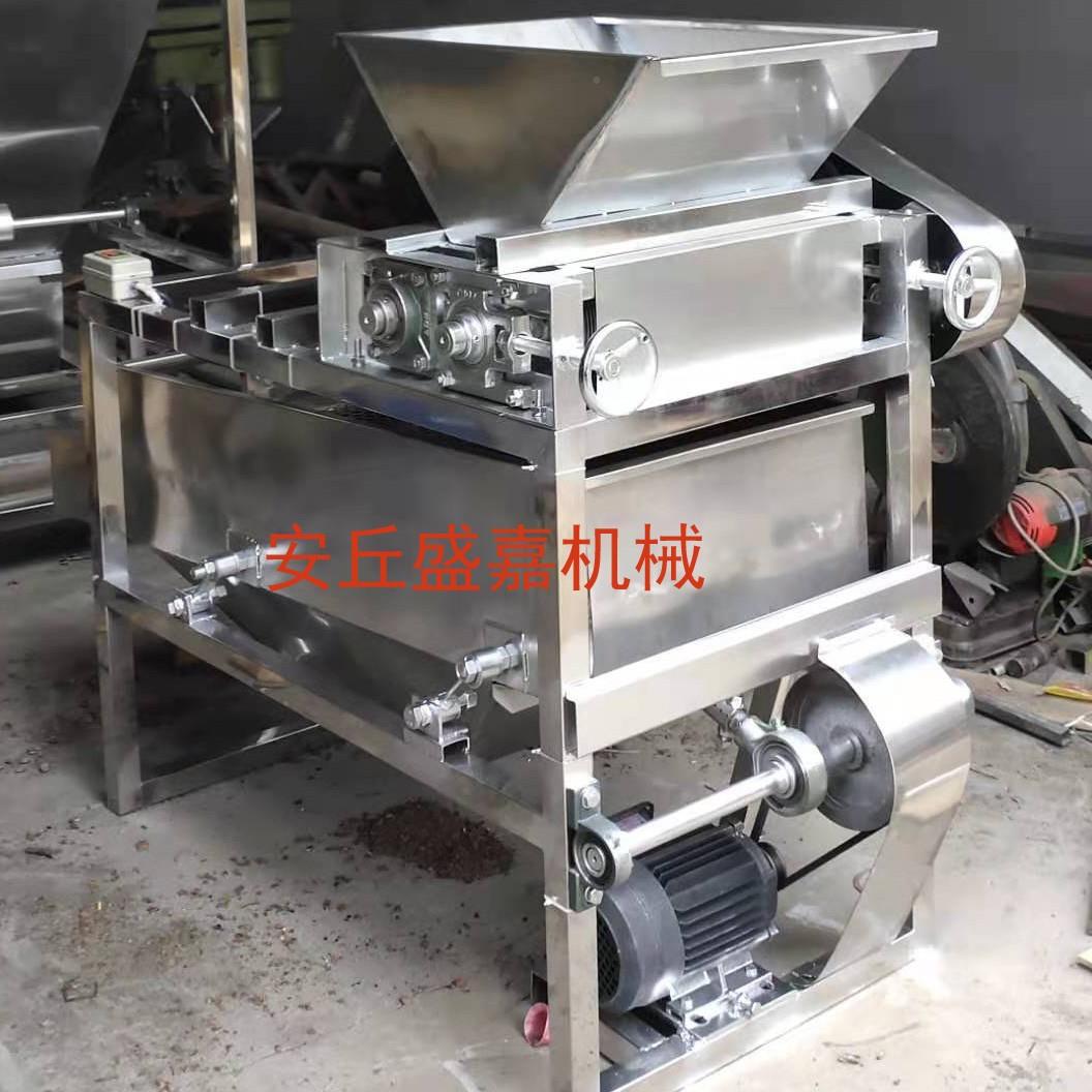 销售杏核脱破机壳 核桃榛子开壳机 坚果壳设备SOS 脱壳机械设备。