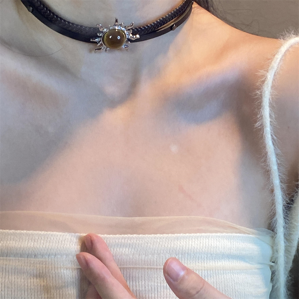 棕色皮革choker颈带项链女