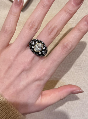 黑色椭圆闪钻戒指女款