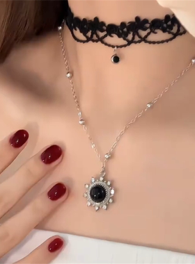 黑色蕾丝叠戴太阳花吊坠项链