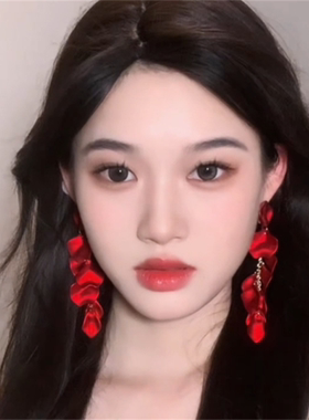 轻奢高级感红色花瓣长款流苏耳环
