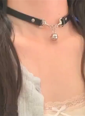 黑色choker皮质铃铛项圈