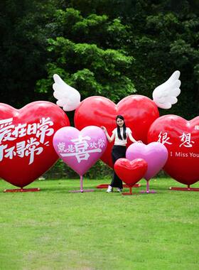 大型爱心雕塑摆件玻璃钢网红打卡商场售楼部景区美陈装置心型装饰