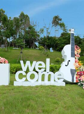 户外网红打卡拍照玻璃钢云朵秋千座椅雕塑大提琴爱心装饰摆件